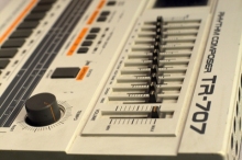 Roland TR 707